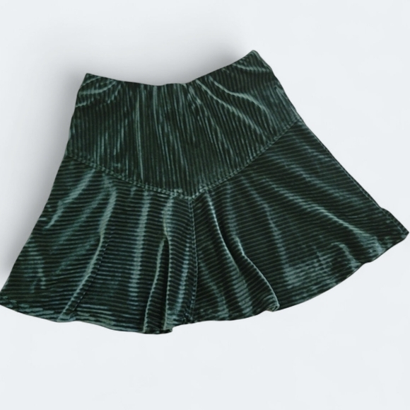 Koru Green Velvet Skirt Size Medium Flowy Ribbed - Picture 1 of 10